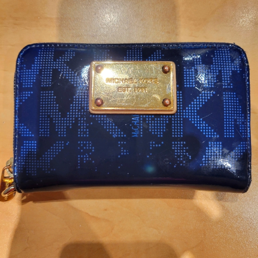 Michael Kors Jet Set Bifold Zippered Wallet